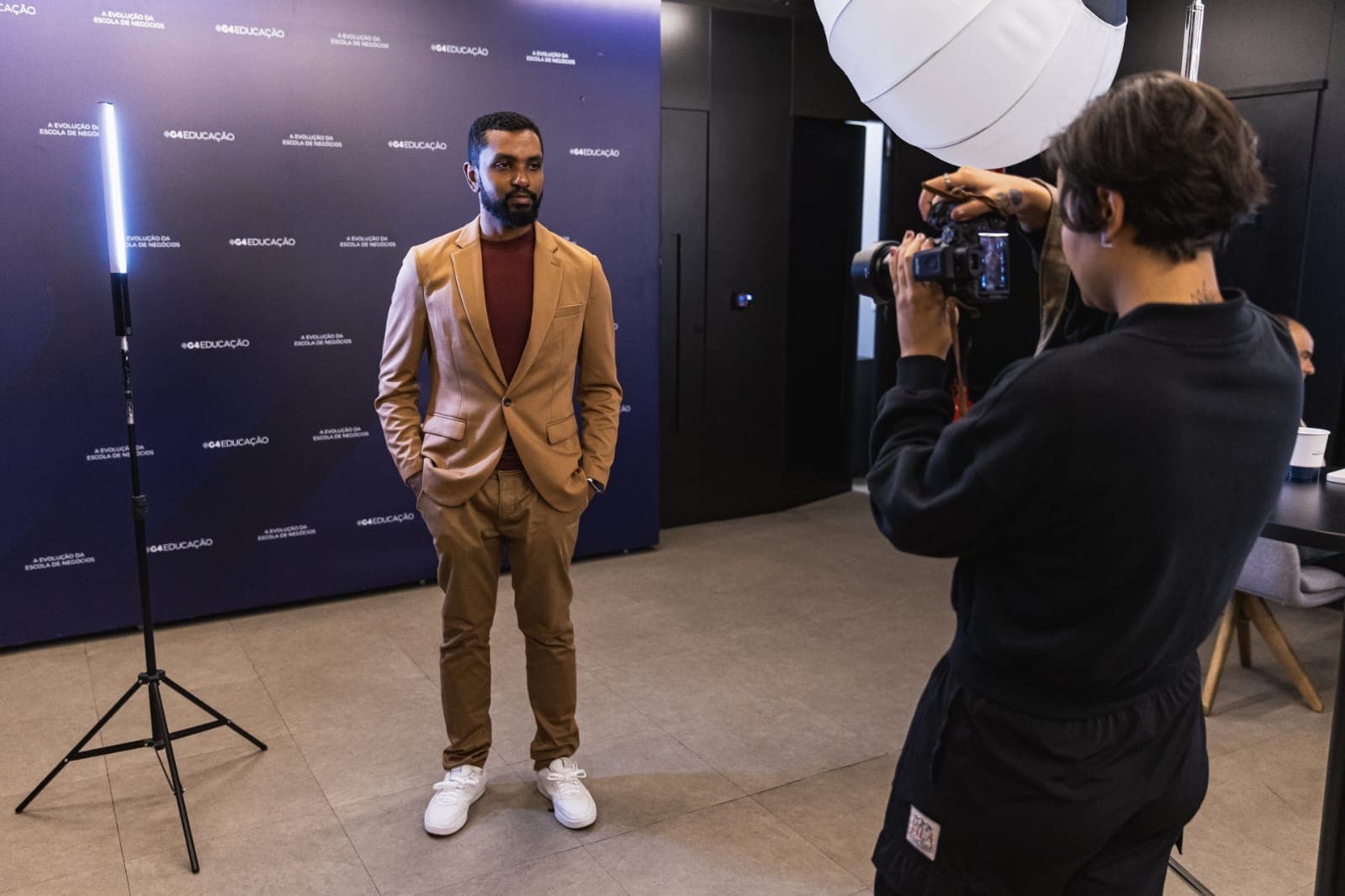 João Thaira working with European colleague, Germany